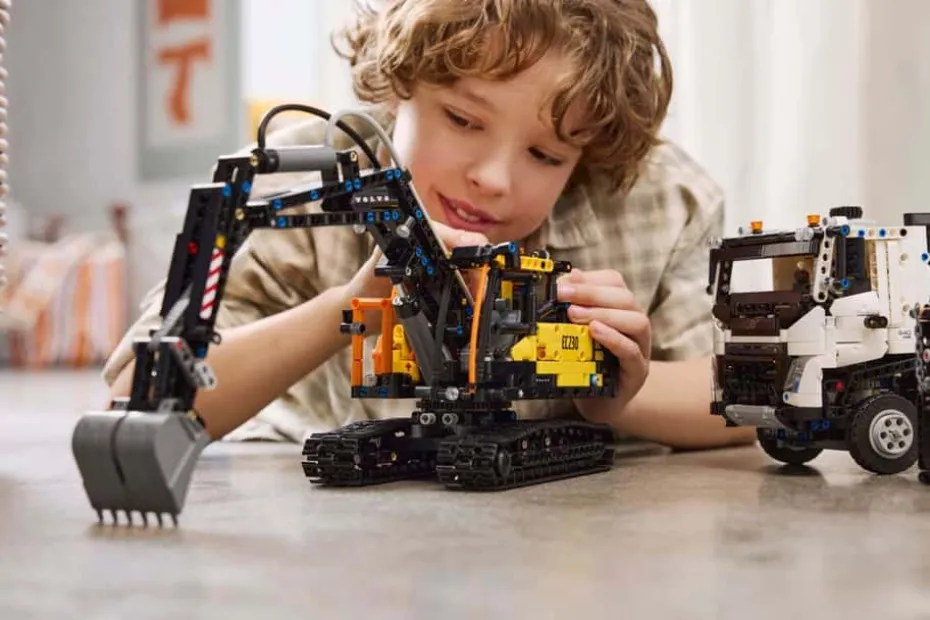 LEGO® Technic Volvo FMX-trailer og EC230 el-gravemaskin 42175