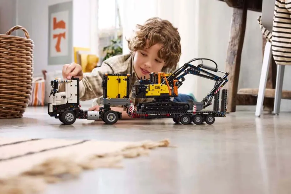 LEGO® Technic Volvo FMX-trailer og EC230 el-gravemaskin 42175