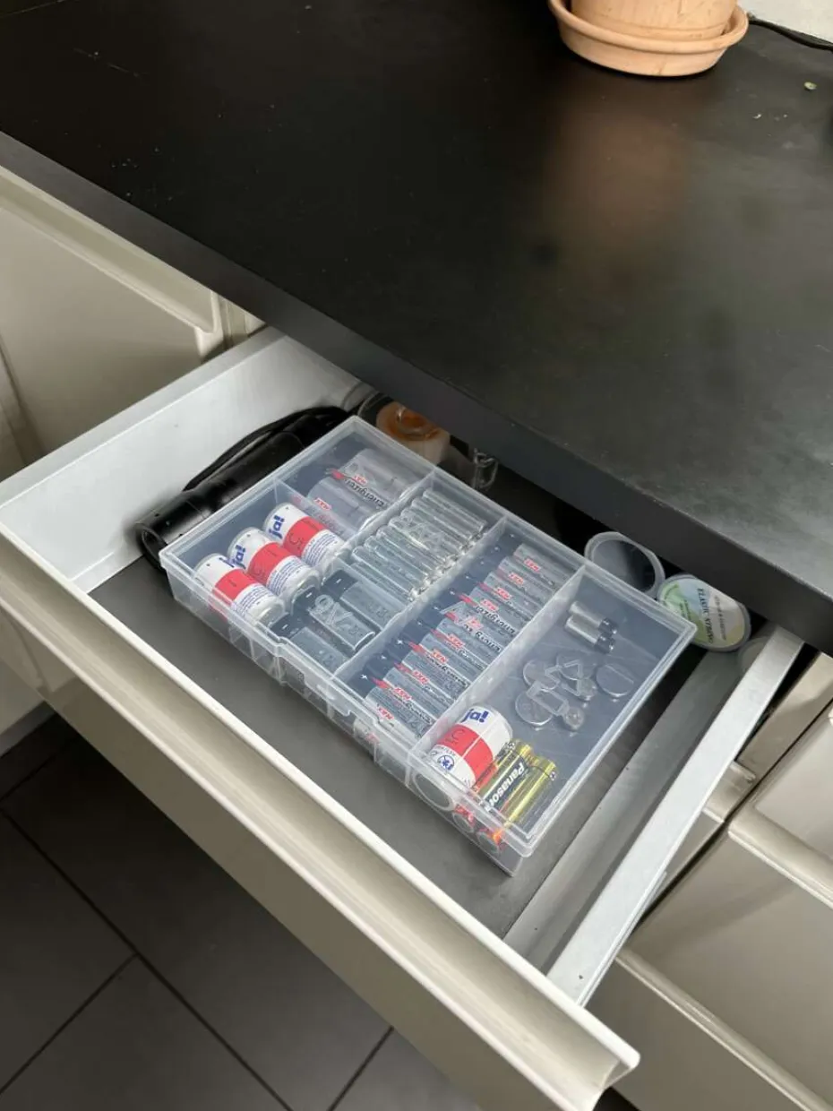 Oppbevaringsboks for batterier