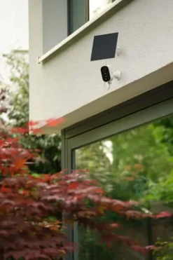 OSRAM Smart+ WiFi sikkerhetskamera og solcellepanel