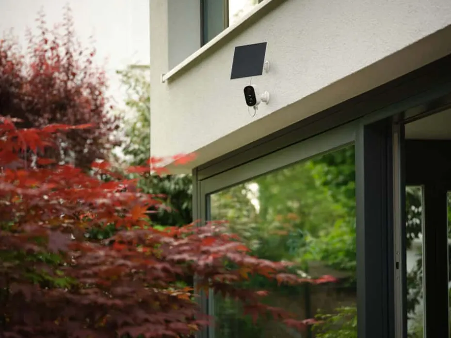 OSRAM Smart+ WiFi sikkerhetskamera og solcellepanel
