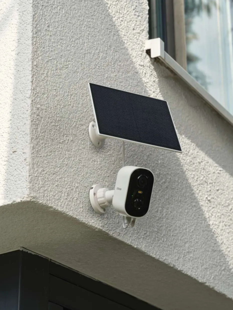 OSRAM Smart+ WiFi sikkerhetskamera og solcellepanel