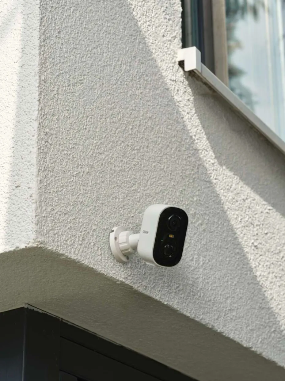 OSRAM Smart+ WiFi sikkerhetskamera og solcellepanel