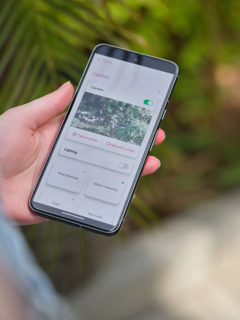 OSRAM Smart+ WiFi sikkerhetskamera og solcellepanel