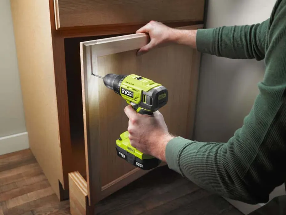 Ryobi R18DD4-1C20GA18 drill m/batteri og borsett