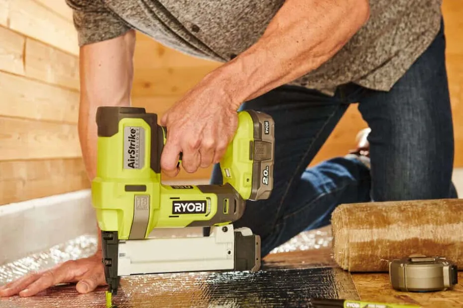 Ryobi ONE+ R18GS18-0 krampepistol u/batteri