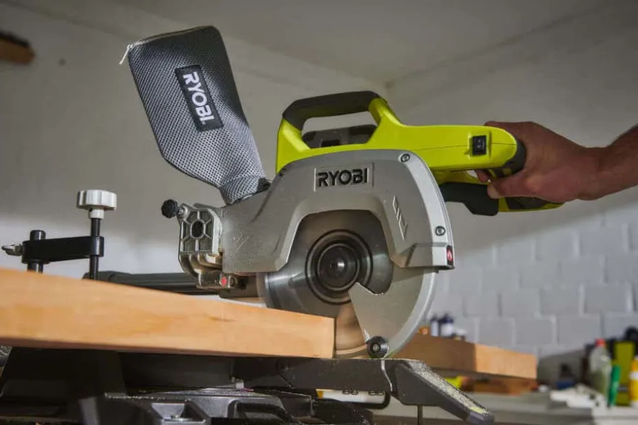 Ryobi ONE+ R18MS216-0 kapp- og gjærsag u/batteri