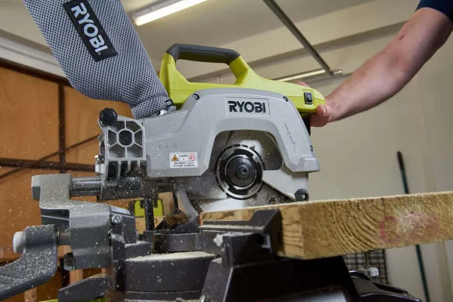 Ryobi ONE+ R18MS216-0 kapp- og gjærsag u/batteri