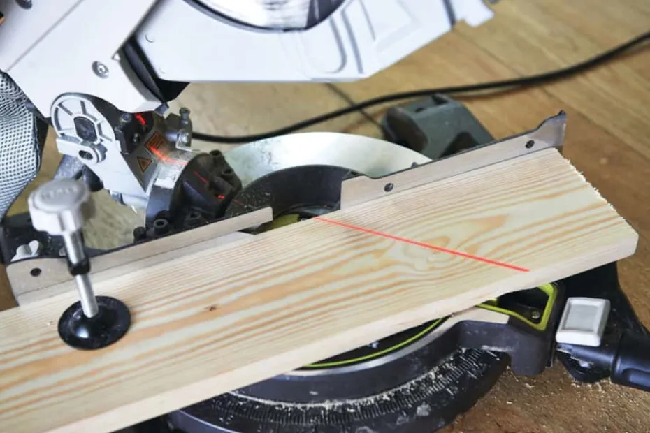 Ryobi RTMS1800-G 1800W bord/gjærsag