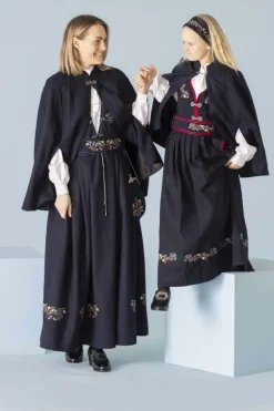Sigrid cape