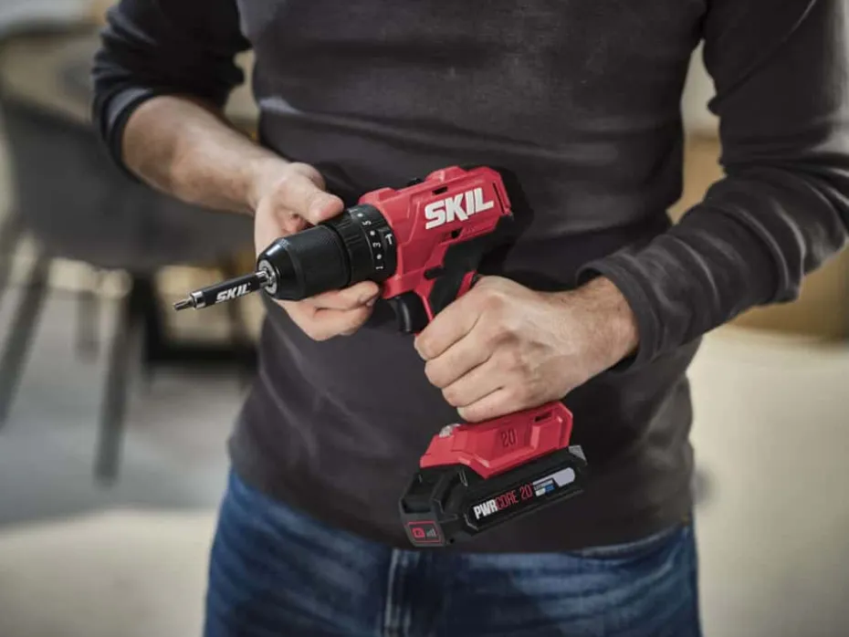 Skil 3021 RC bil og slagdrill m/batteri