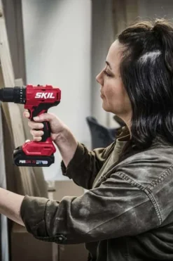 Skil 3021 RC bil og slagdrill m/batteri