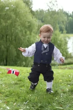 Småtroll Iver festdrakt baby
