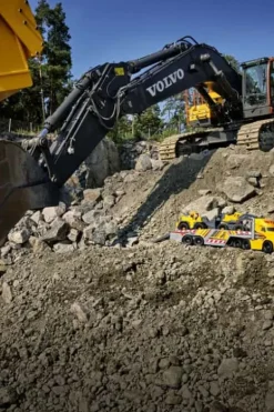 Volvo/Mack Heavy Loader truck